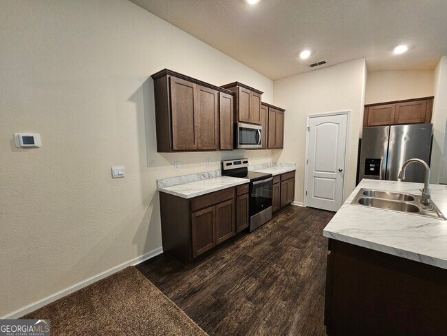 Building Photo - 137 Teakwood Dr
