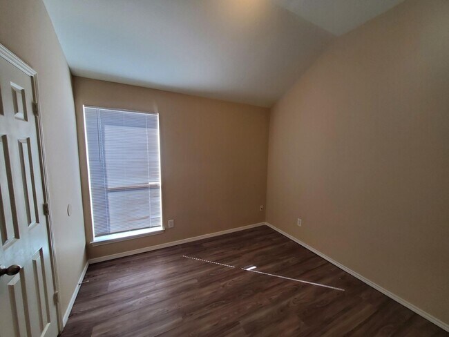 Building Photo - Spacious 4 bedroom home!  Dallas ISD