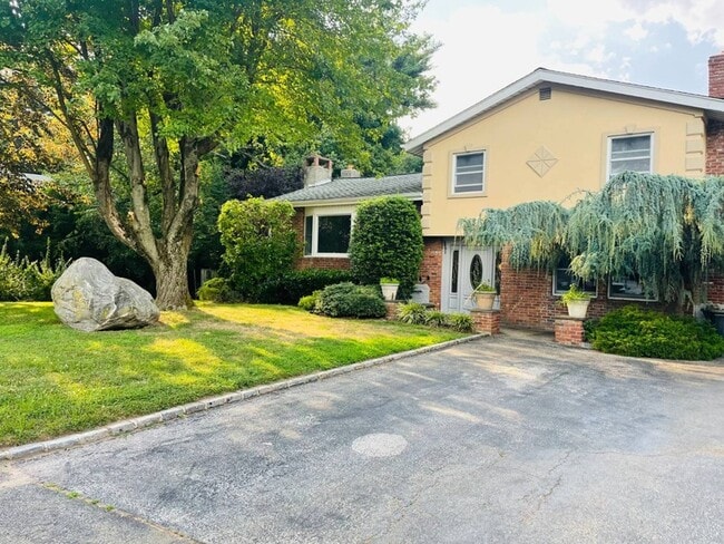 Primary Photo - 146 Woolsey Ave