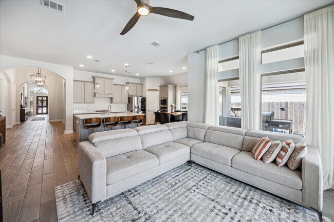 Building Photo - 28710 Wildthorne Ct