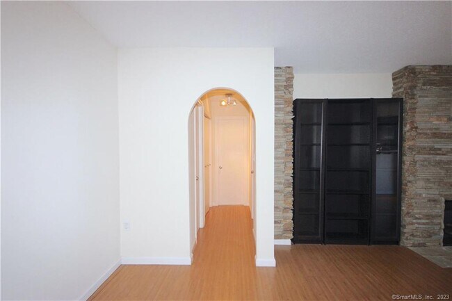 Building Photo - 44 Strawberry Hill Ave