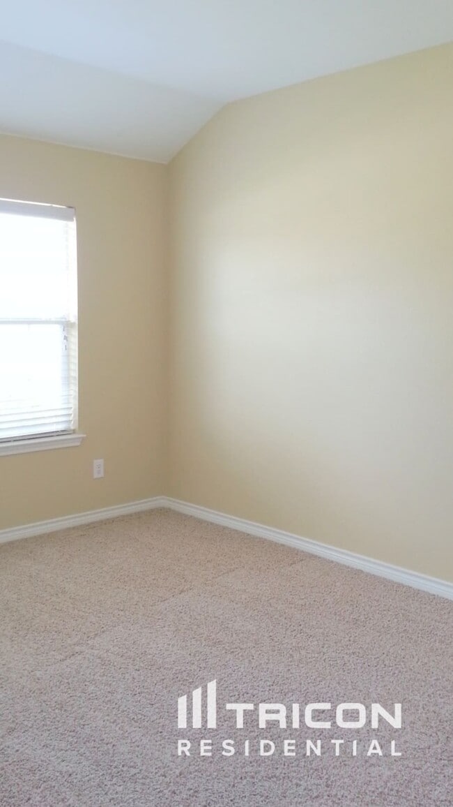 Building Photo - 1625 Ambercrest Dr