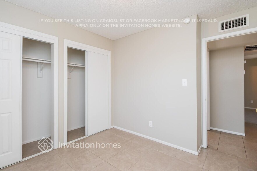 Building Photo - 2022 W Windrose Dr