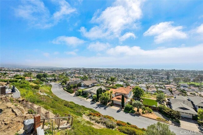 Building Photo - 3921 Calle Real