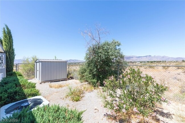 Building Photo - 1130 E Mesquite Ave
