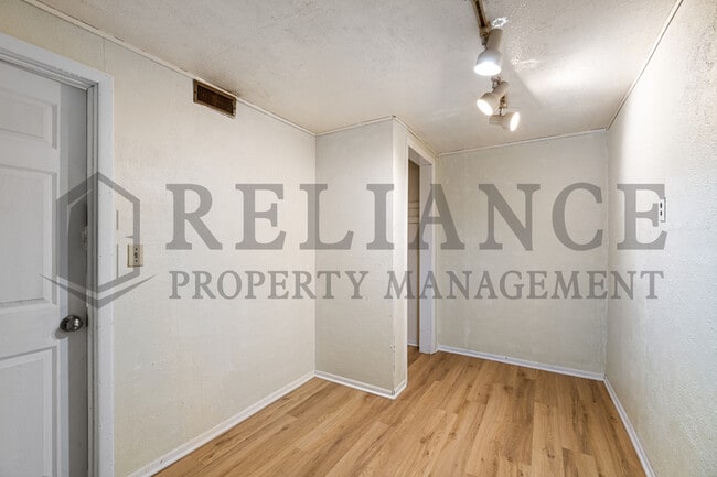 Building Photo - 510 W 30th St