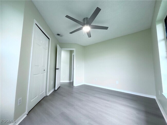 Building Photo - 2200 SW 40th St