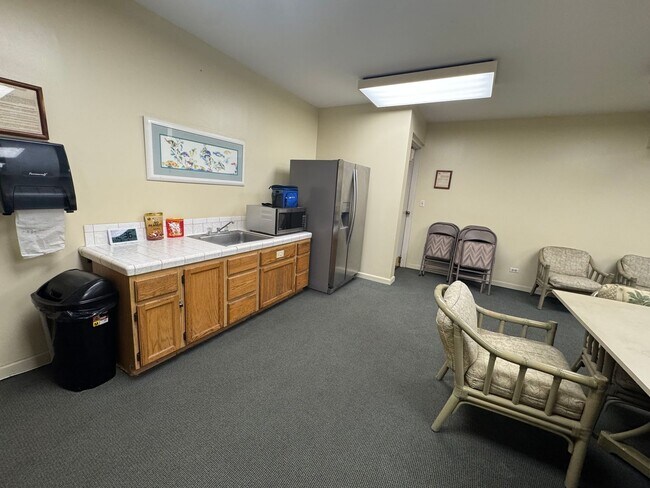 Building Photo - Available now | A 2 Bedroom, 2 Bathroom Condo with 2 assigned parking stalls at The Plaza Hawaii Kai