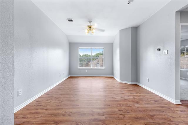 Building Photo - 1404 Honey Locust Dr