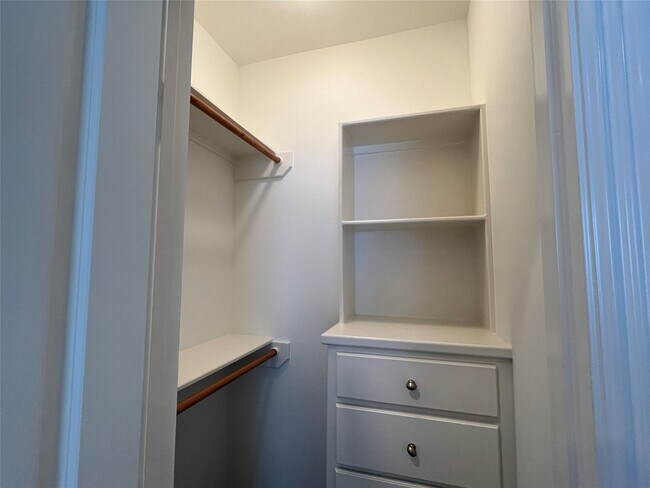Building Photo - 2314 Camden Dr