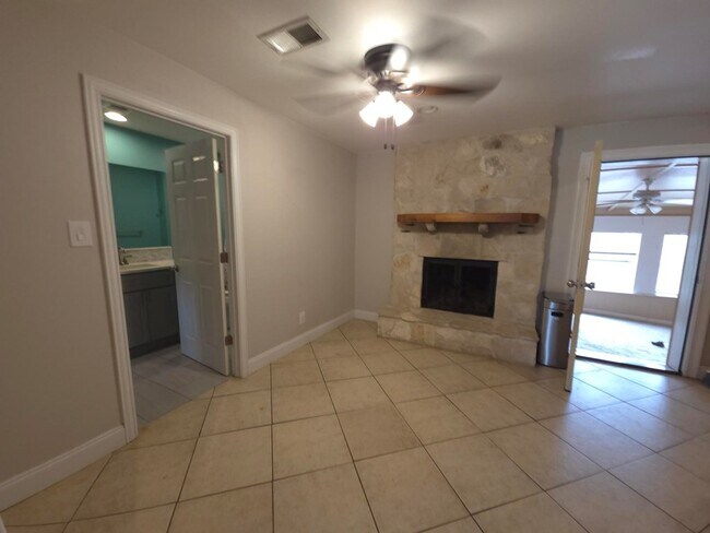 Building Photo - 926 Pecan St