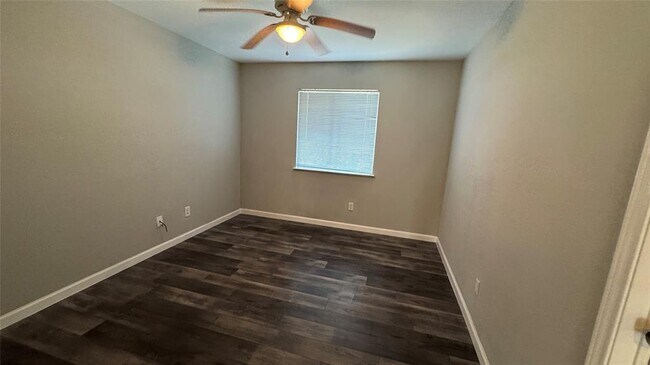 Building Photo - 5605 Clyde Ln