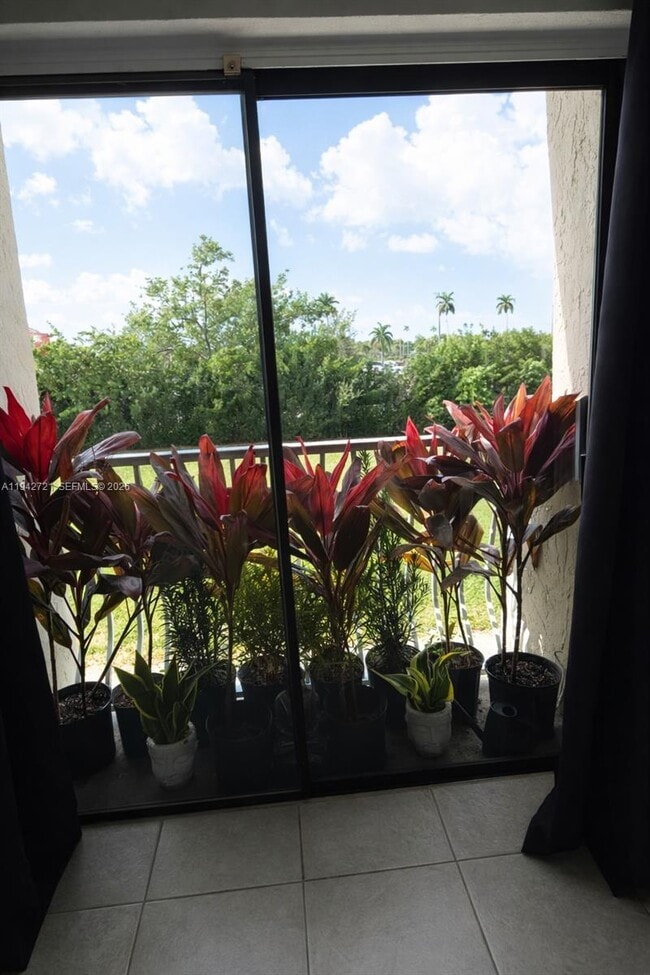 Building Photo - 500 NE 2nd St