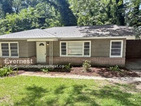 Building Photo - 2616 Wood Dr NE