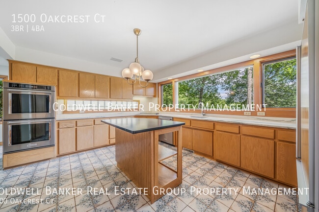 Building Photo - 1500 Oakcrest Ct