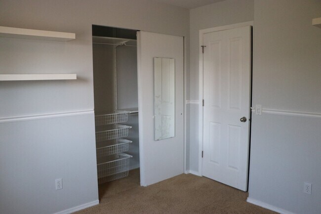 Building Photo - 209 Interlochen Ln