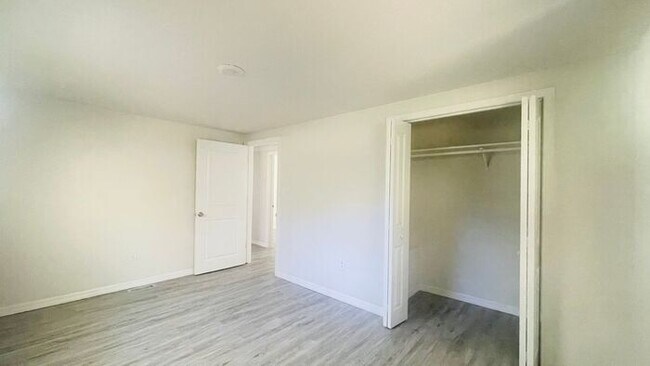 Building Photo - 703 Gotts Rd