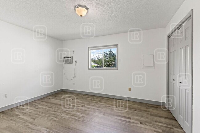 Building Photo - 1513 W Mission Ave