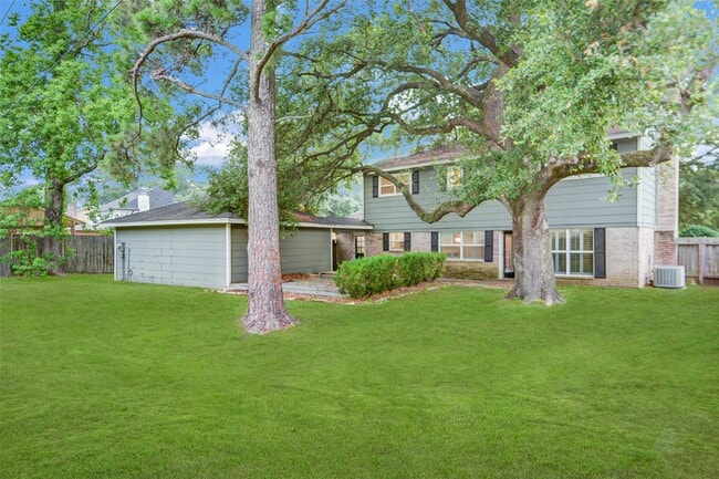 Building Photo - 13915 Charlynn Oaks Dr