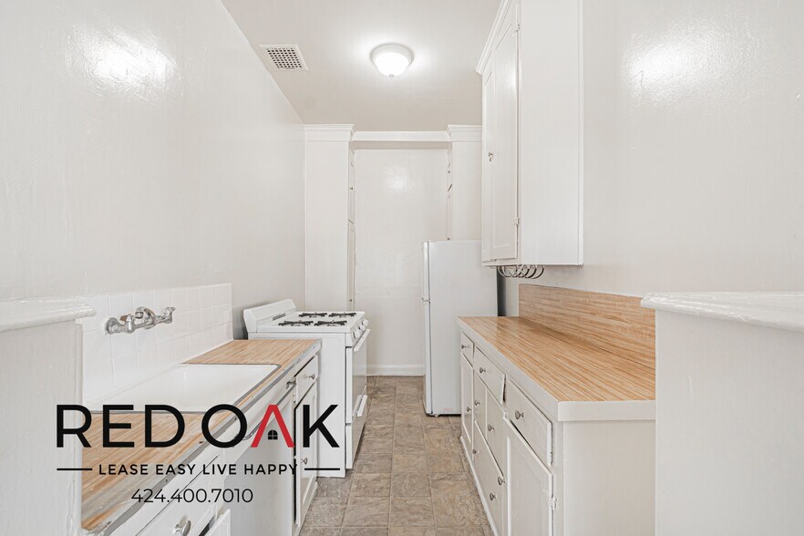 Building Photo - 3918 Beverly Blvd