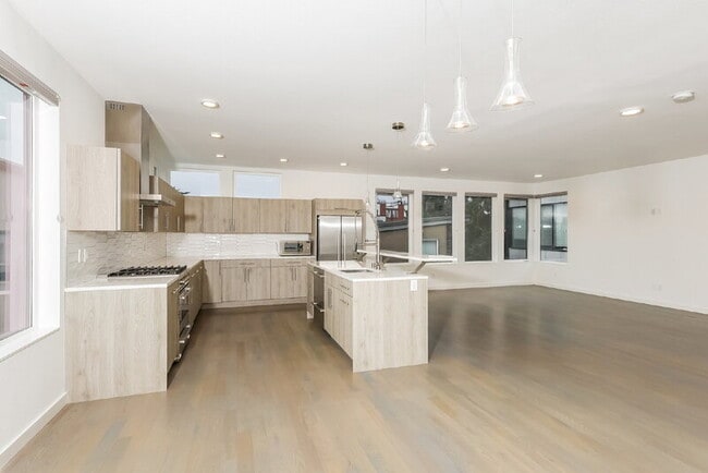 Building Photo - 824 NW 53rd St