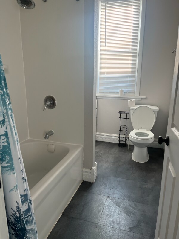 Building Photo - 2182 S Muskego Ave