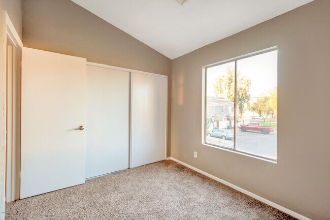 Building Photo - 1600 N Saba St
