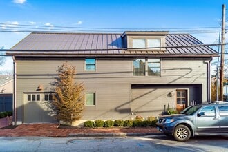 Building Photo - 848 S Lazelle St