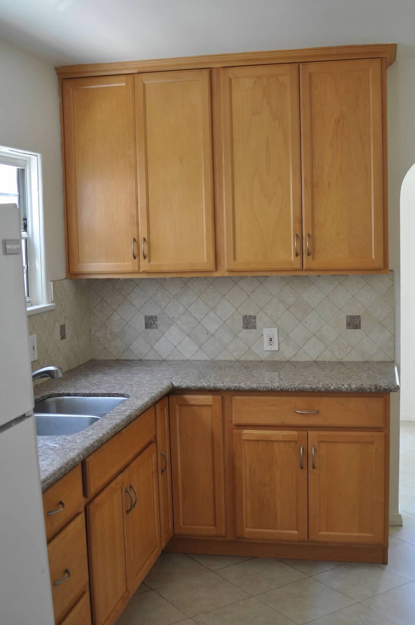 Granite countertops - 1354 S Cloverdale Ave