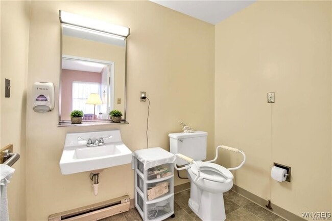 Building Photo - 459 E Oak Orchard St
