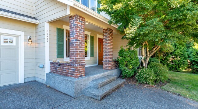 Building Photo - 2709 17th Ave Ct SW