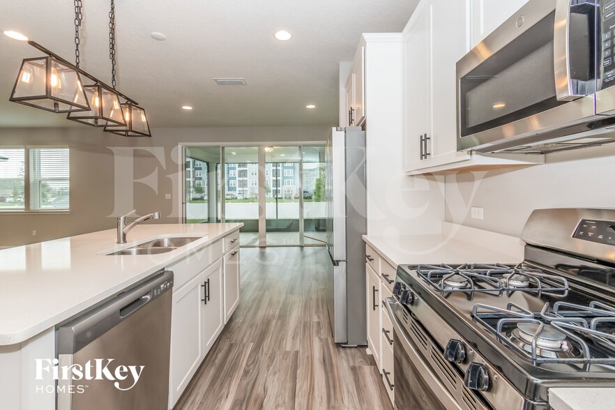 Building Photo - 2081 Amberly Dr