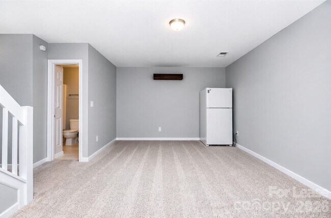 Building Photo - 10519 Yellow Rose Ln