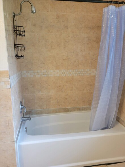 Building Photo - 1901 E Noel St