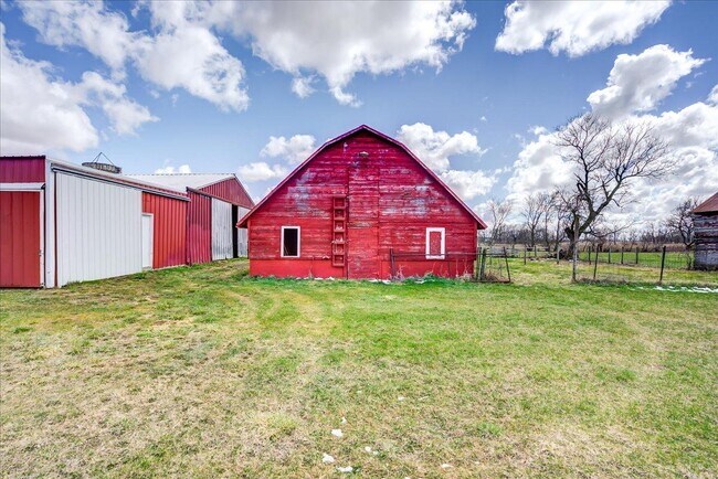 Building Photo - 34 N Union Rd