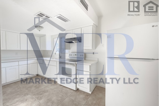 Building Photo - 2Bed/1Bath Home AZ-51/Thomas Rd! $199 MOVE-IN SPECIAL! Ready for Immediate Move-In!