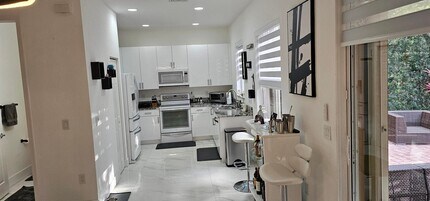 Building Photo - 10435 Yarrow Dr