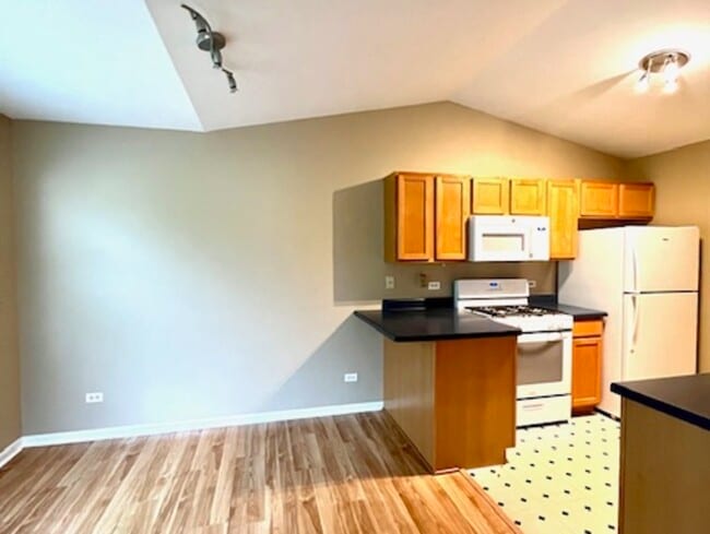Building Photo - 1303 N Red Oak Cir