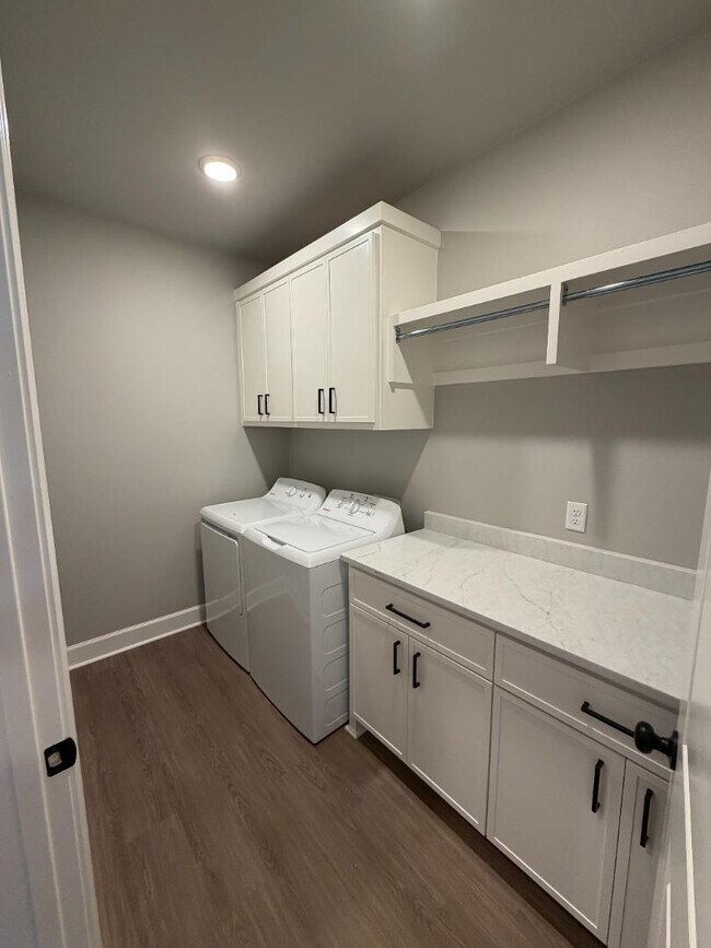 Building Photo - 2507 Rolling Brook Dr