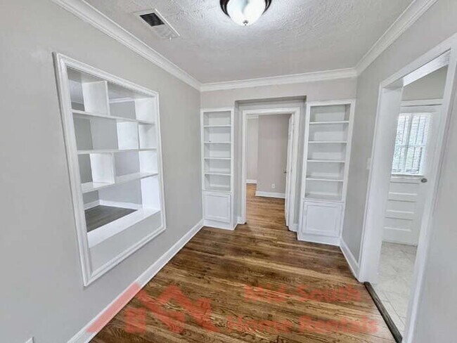 Building Photo - 1156 Brower St