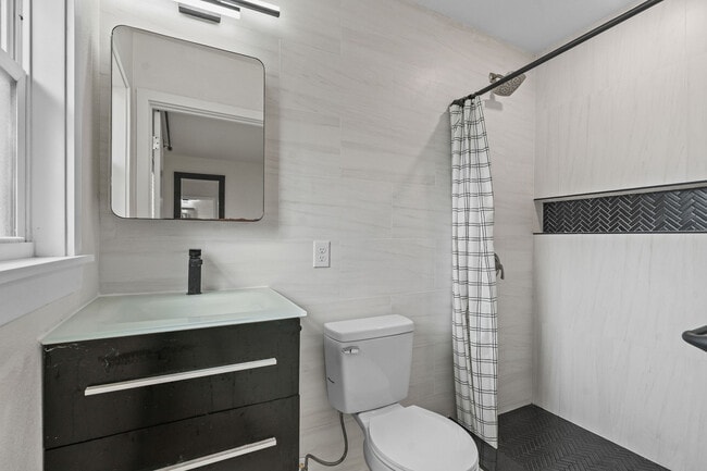 Building Photo - 1401 Drew St