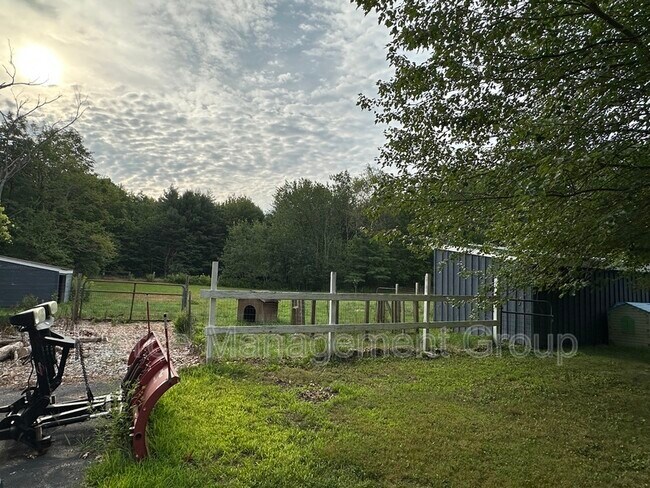 Building Photo - 395 Critchett Rd