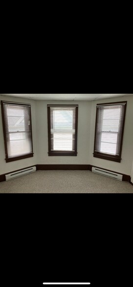 Living Room - 1025 Willow St