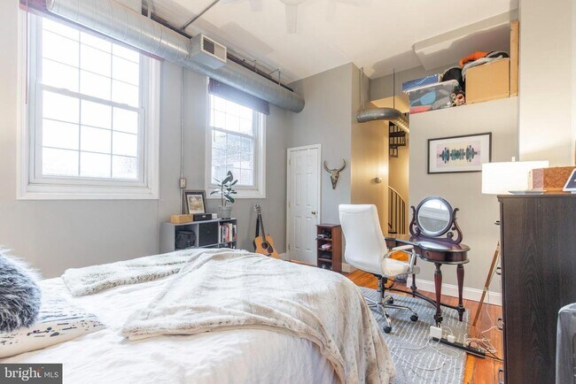 Building Photo - 36 Strawberry St