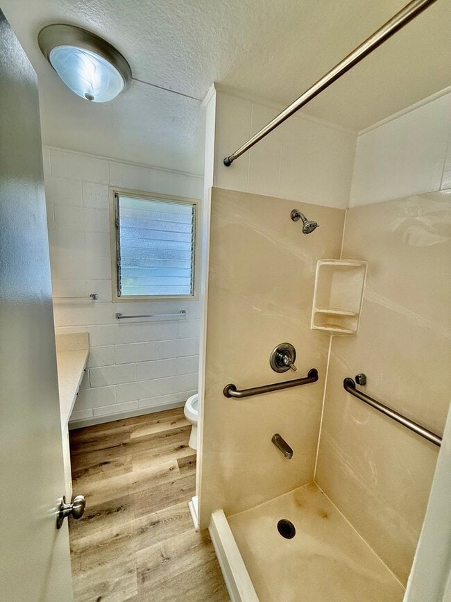 Building Photo - 4/2/3 + Office Space - Single Family Home Located in Kaimuki - Great Location!