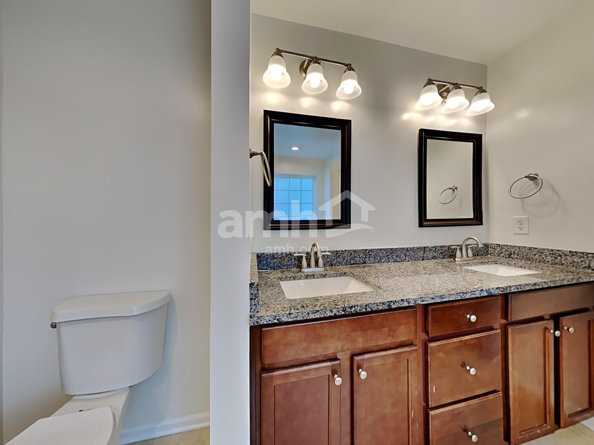 Building Photo - 614 Redbud Ln