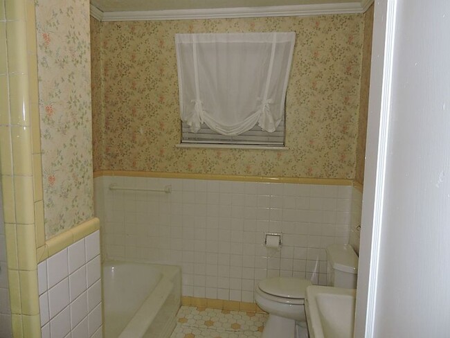 Building Photo - Great home near LSU Lakes
