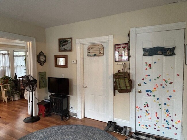 Building Photo - 2739 Buchanan St NE