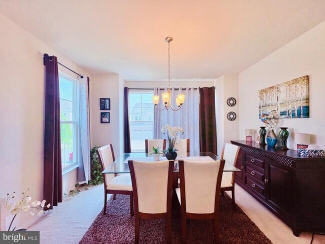 Building Photo - 438 Boxelder Dr
