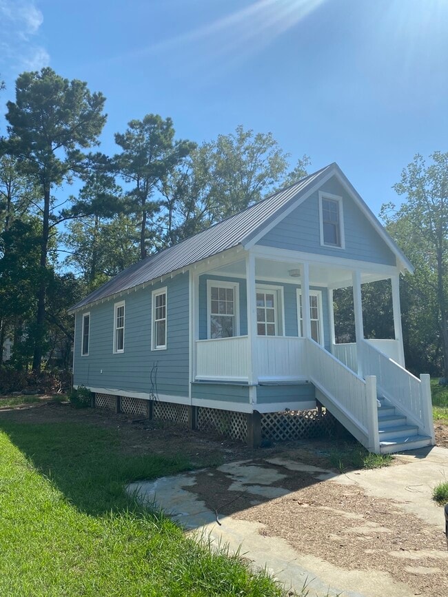 Building Photo - Beautiful 2/1 Cottage in Bay St. Louis, MS